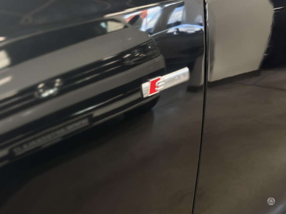 Audi Q5, 2.0 l., off-road / crossover