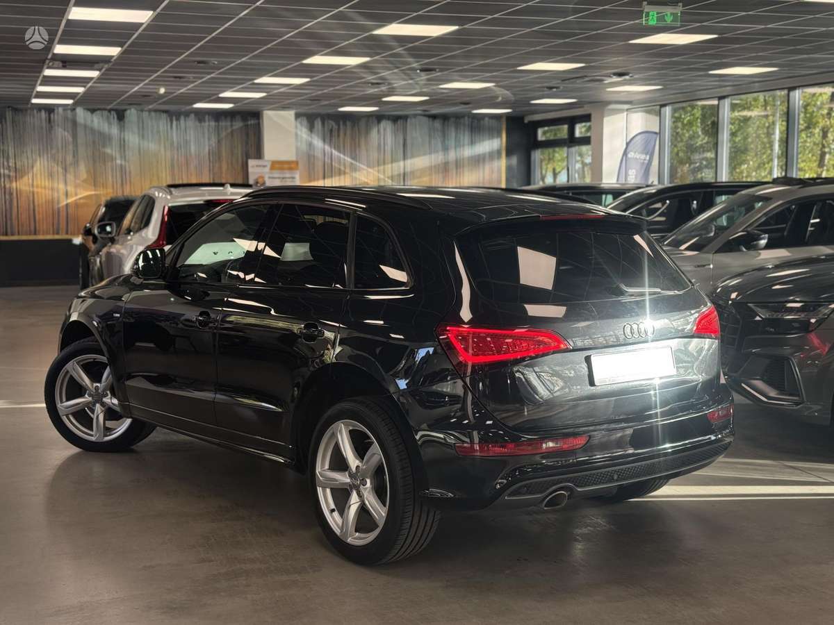 Audi Q5, 2.0 l., off-road / crossover