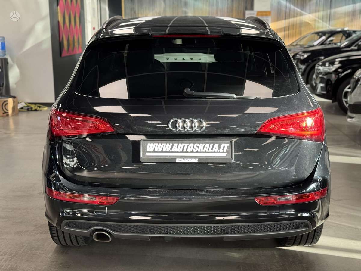 Audi Q5, 2.0 l., off-road / crossover