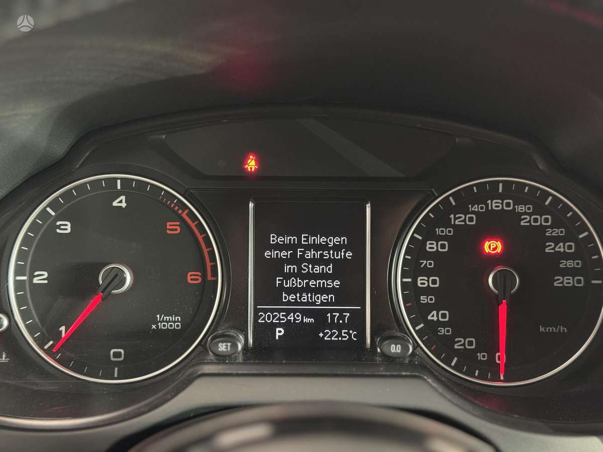 Audi Q5, 2.0 l., off-road / crossover