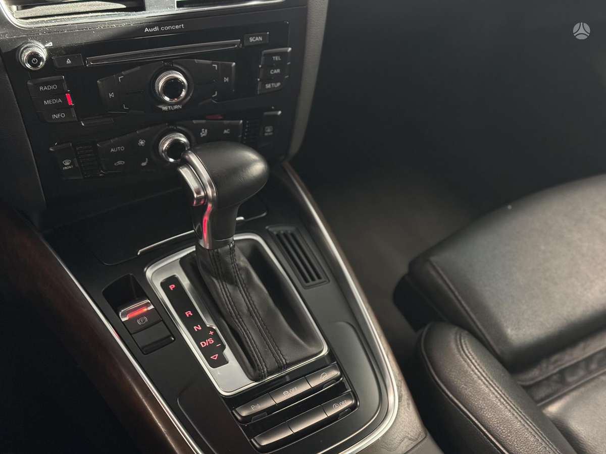 Audi Q5, 2.0 l., off-road / crossover