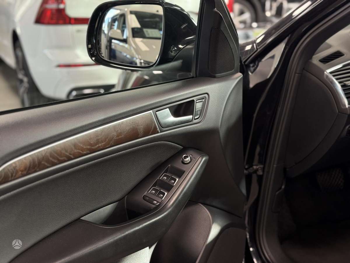 Audi Q5, 2.0 l., off-road / crossover