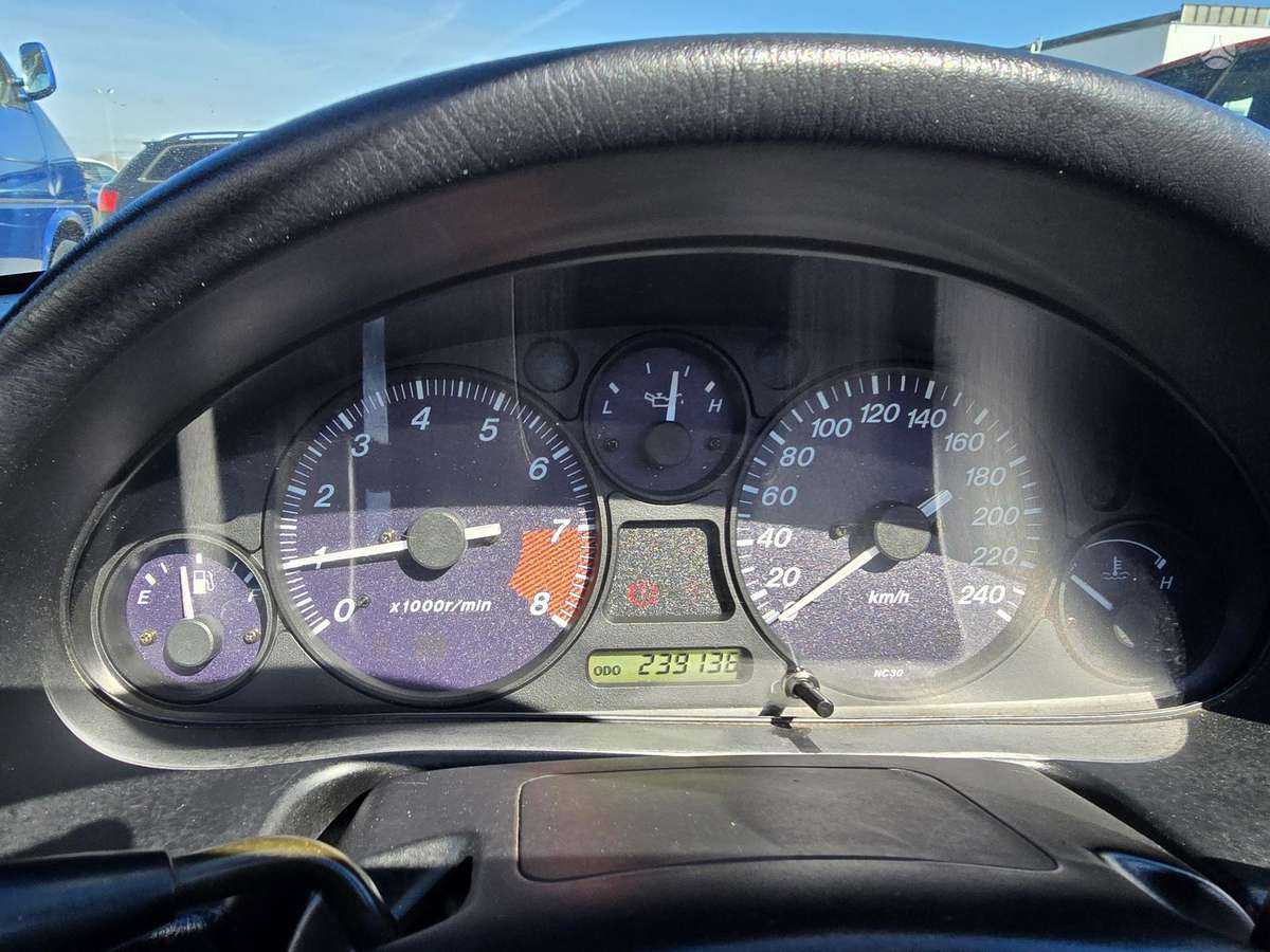 Mazda MX-5, 1.6 l., convertible