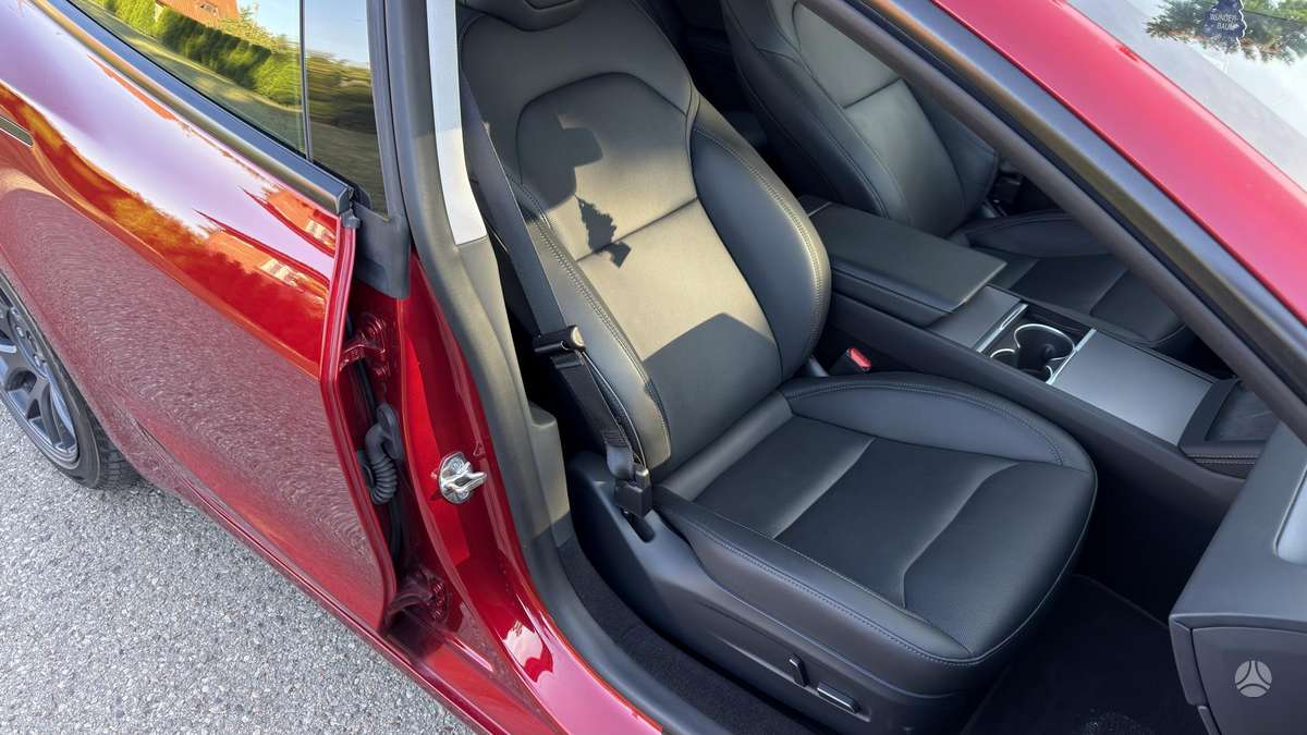 Tesla Model 3, 82 kWh, hatchback