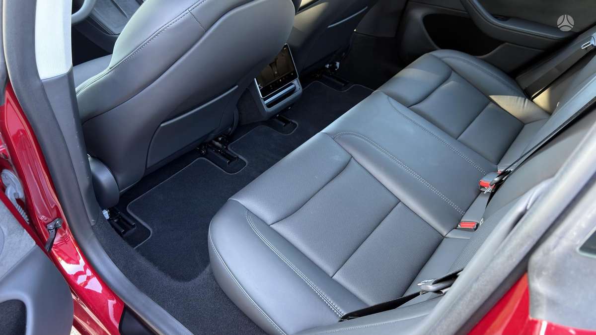Tesla Model 3, 82 kWh, hatchback