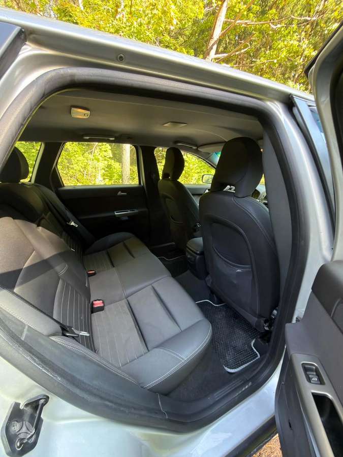 Volvo V50, Универсал
