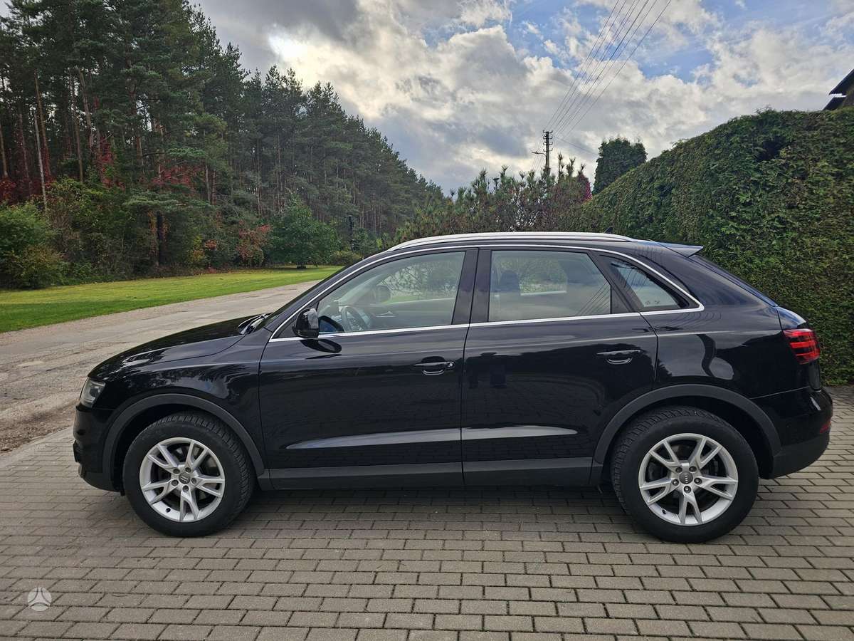 Audi Q3, 2.0 l., off-road / crossover