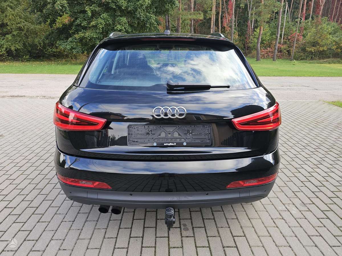 Audi Q3, 2.0 l., off-road / crossover