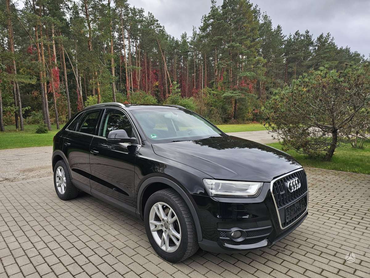 Audi Q3, 2.0 l., off-road / crossover