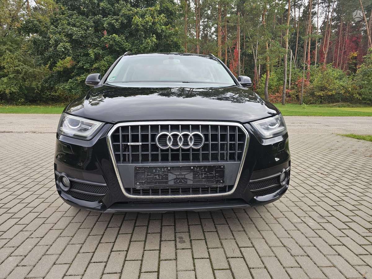 Audi Q3, 2.0 l., off-road / crossover