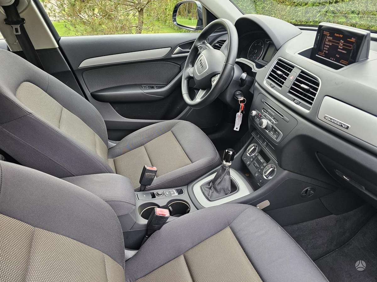 Audi Q3, 2.0 l., off-road / crossover