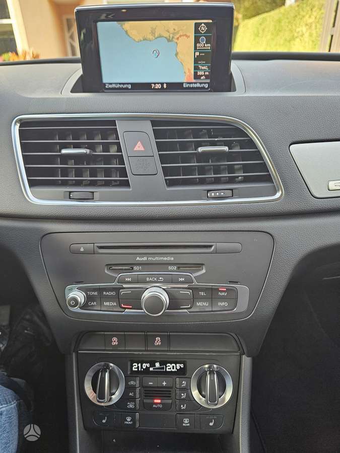 Audi Q3, 2.0 l., Внедорожник / Кроссовер
