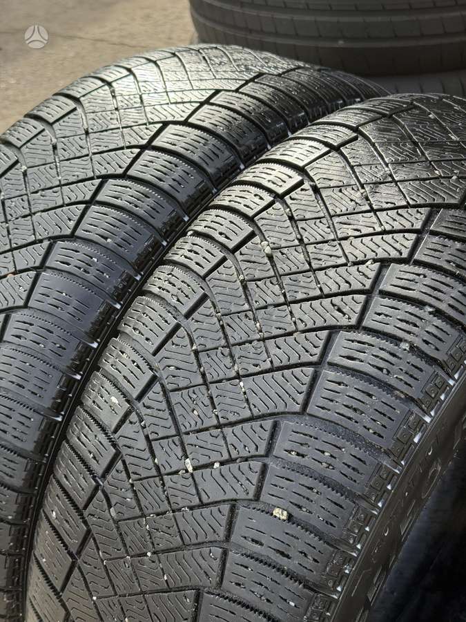 Pirelli ICE ZERO, зимние 255/50 R20