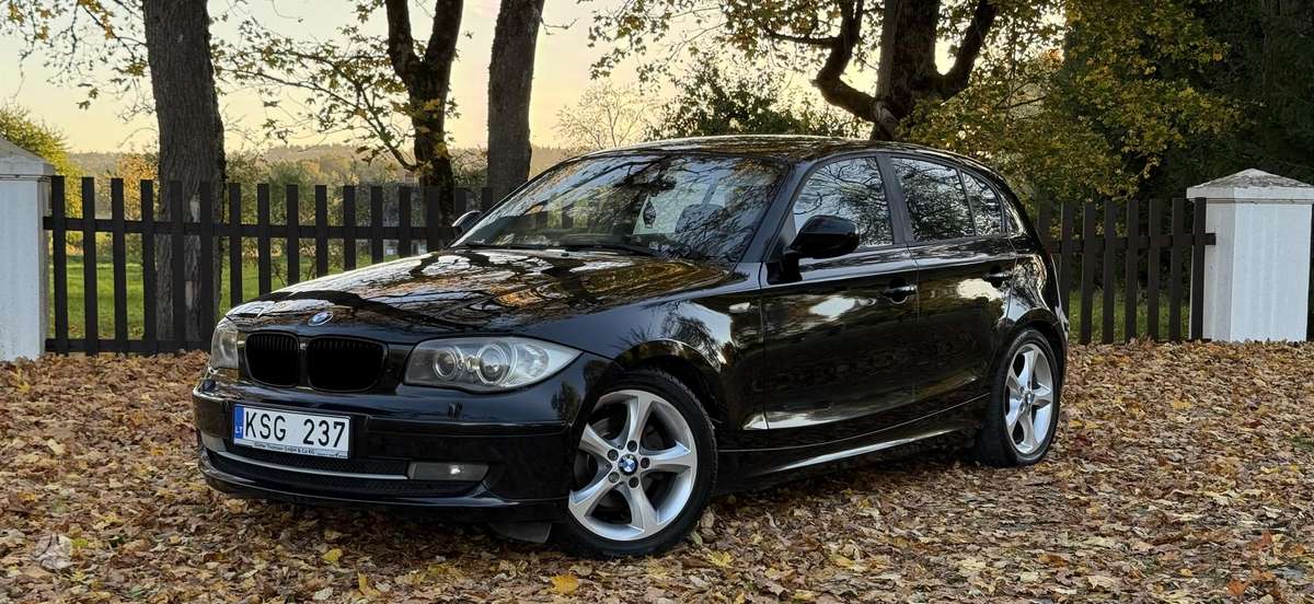 BMW 120, hatchback