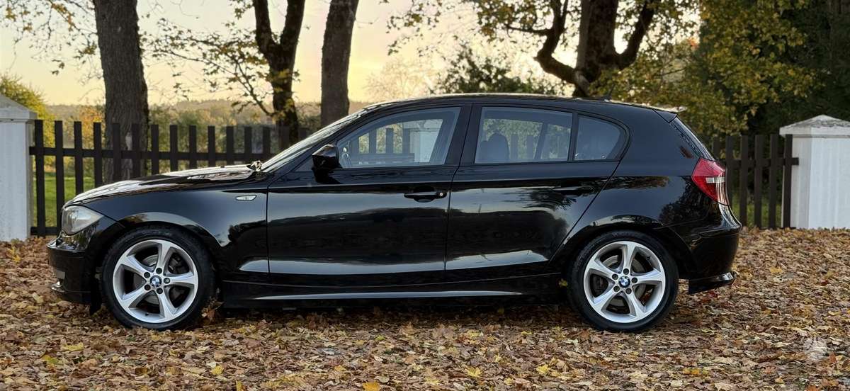 BMW 120, hatchback