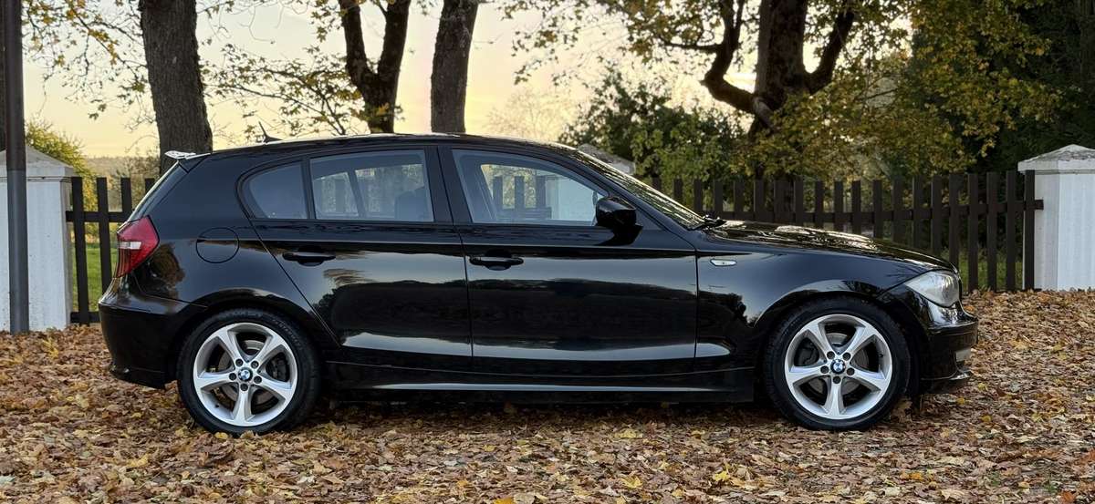 BMW 120, hatchback