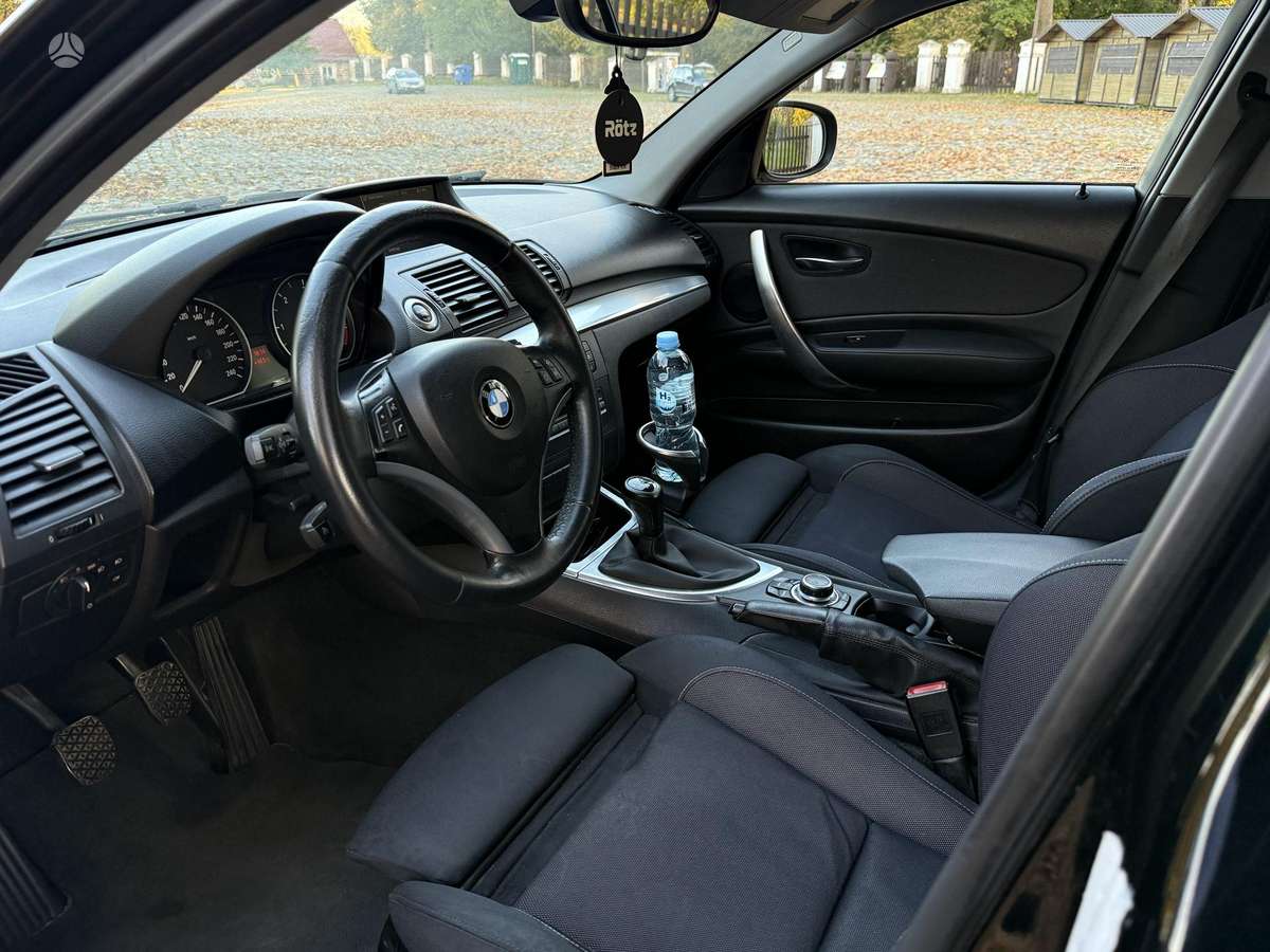 BMW 120, hatchback