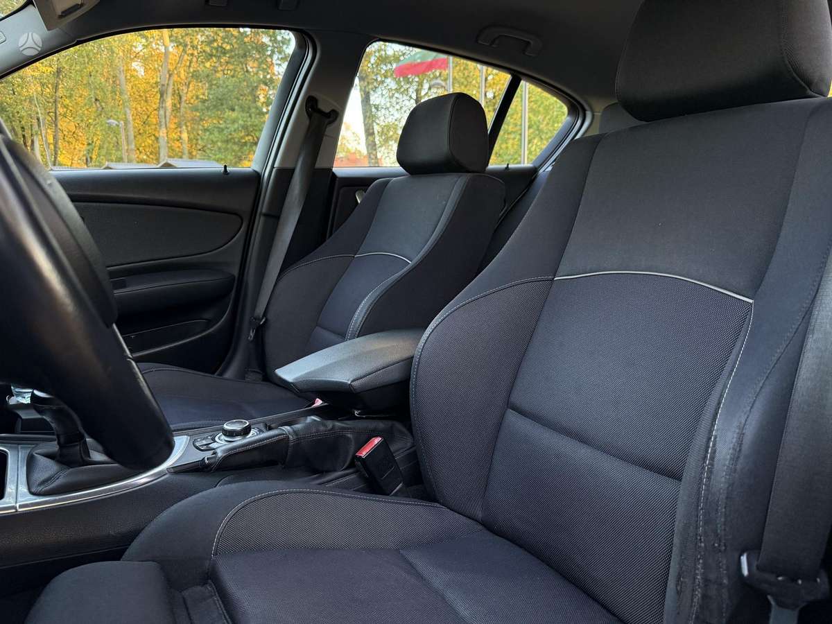 BMW 120, hatchback