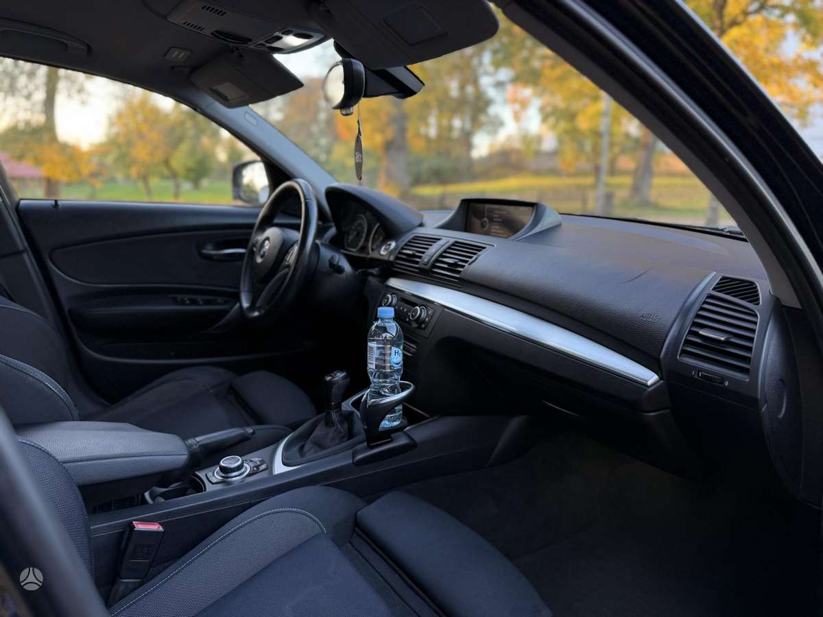 BMW 120, hatchback