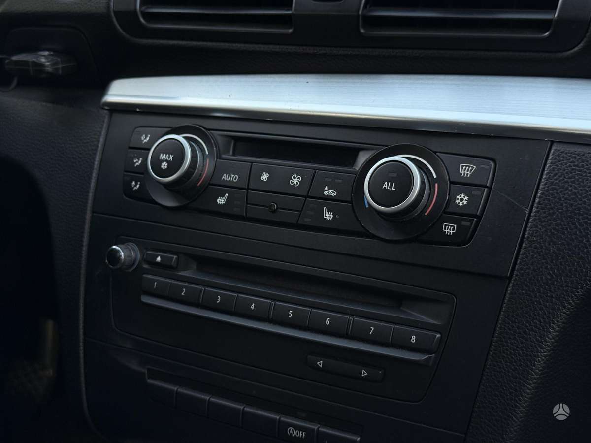 BMW 120, hatchback