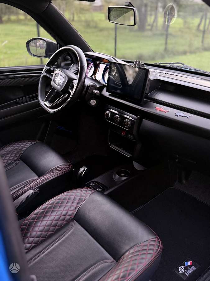 Ligier JS50, hatchback