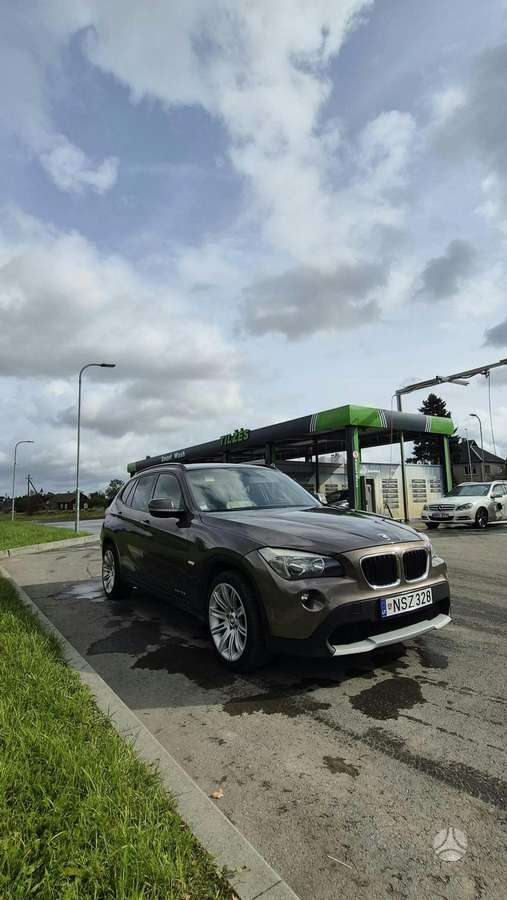 BMW X1, 2.0 l., off-road / crossover
