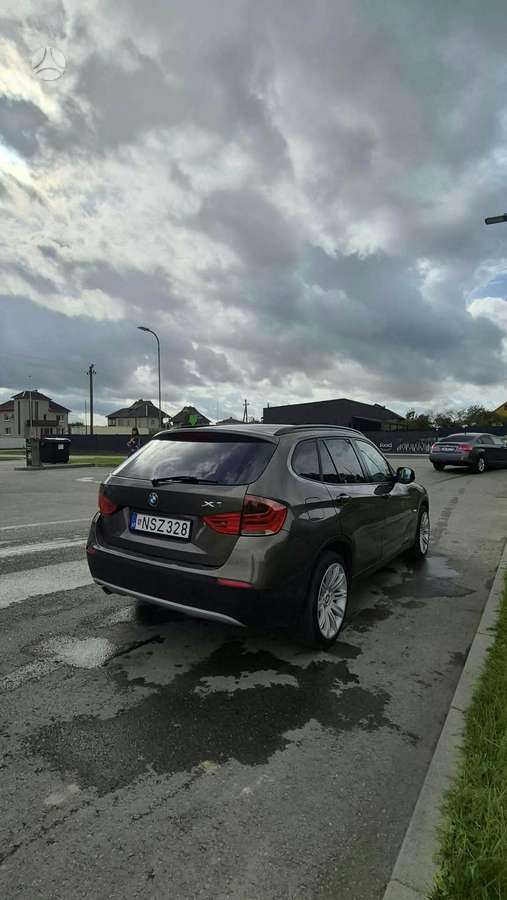 BMW X1, 2.0 l., off-road / crossover