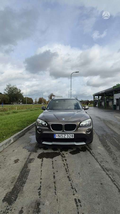 BMW X1, 2.0 l., off-road / crossover