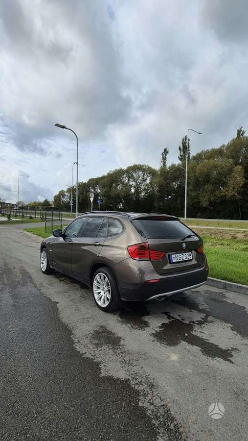 BMW X1, 2.0 l., off-road / crossover