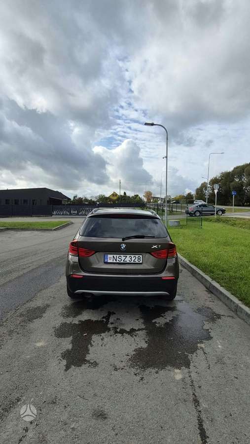 BMW X1, 2.0 l., off-road / crossover