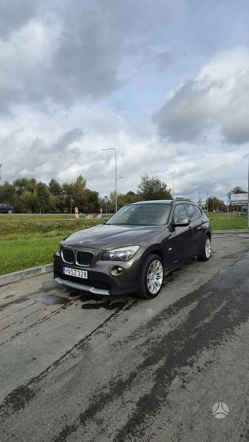 BMW X1, 2.0 l., off-road / crossover