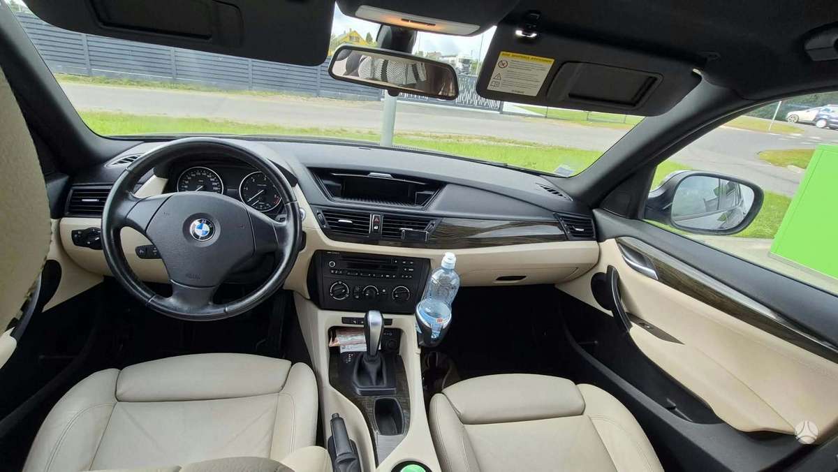 BMW X1, 2.0 l., off-road / crossover