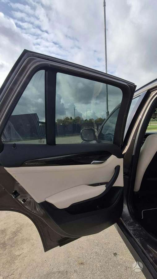 BMW X1, 2.0 l., off-road / crossover