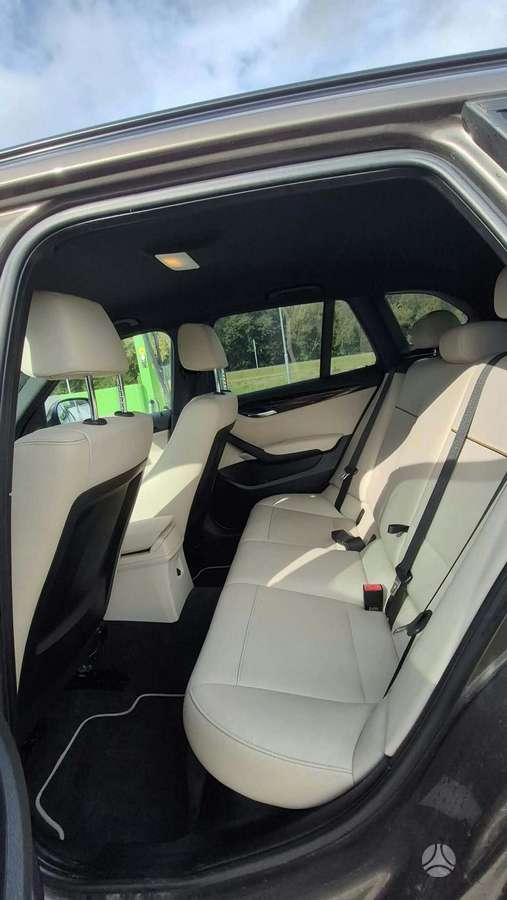 BMW X1, 2.0 l., off-road / crossover