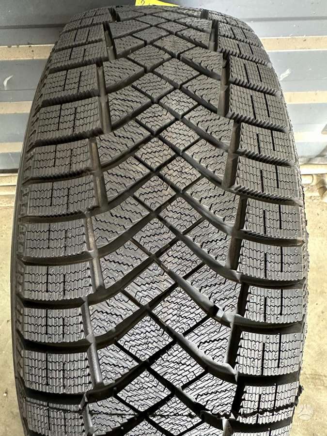 Pirelli Ice zero, зимние 215/60 R16