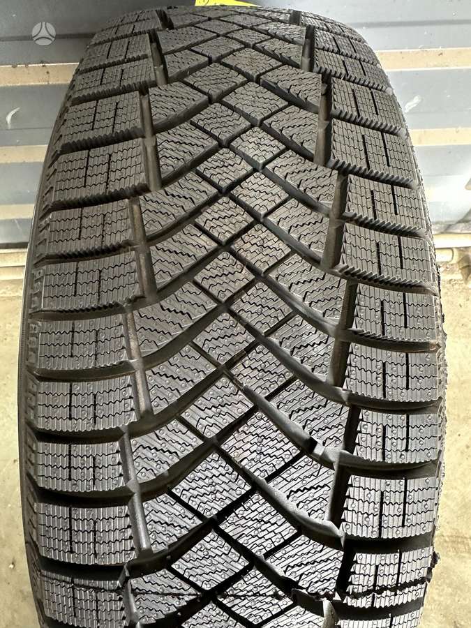 Pirelli Ice zero, зимние 215/60 R16