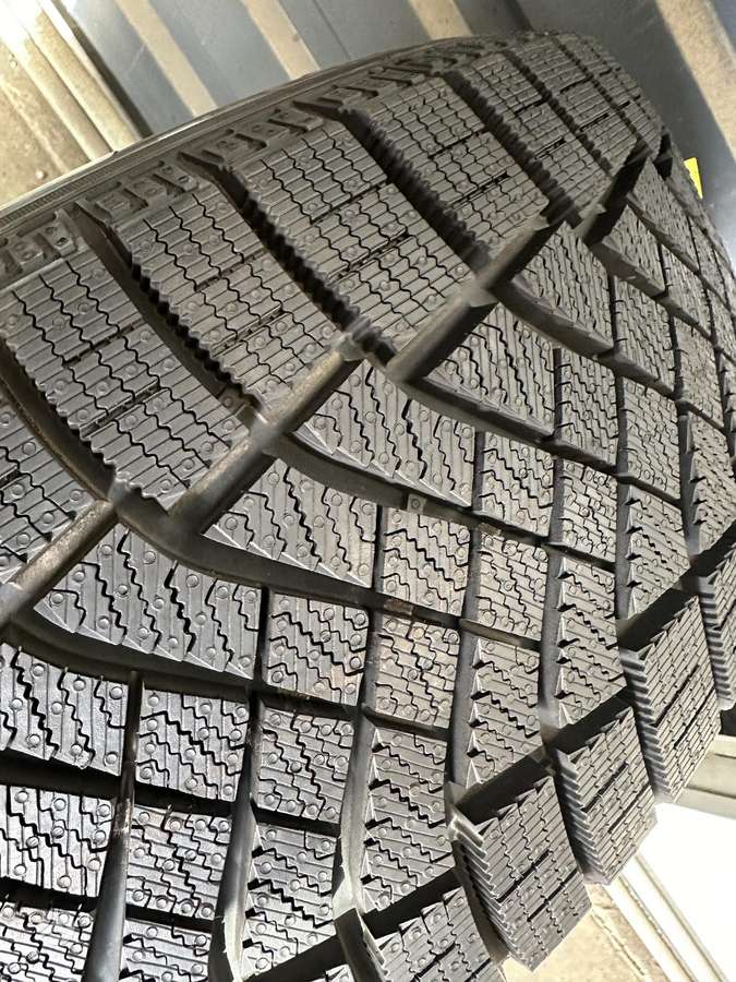 Pirelli Ice zero, зимние 215/60 R16