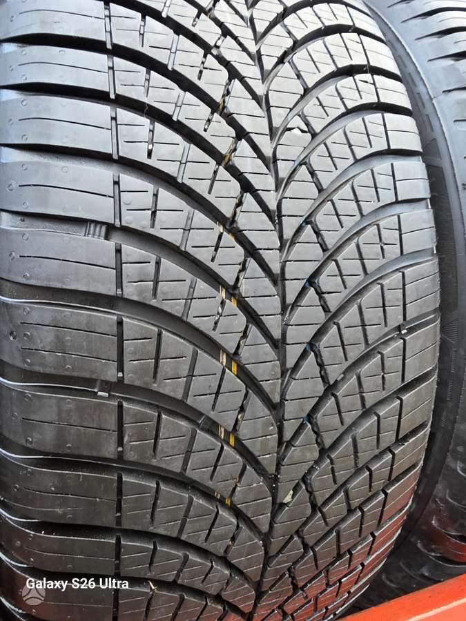 Goodyear Vector 4Seasons, всесезонные 225/45 R18