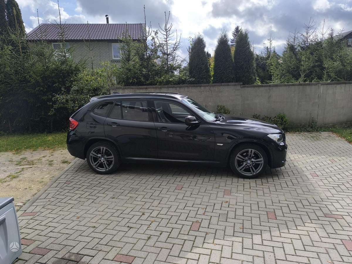 BMW X1, 2.0 l., Внедорожник / Кроссовер