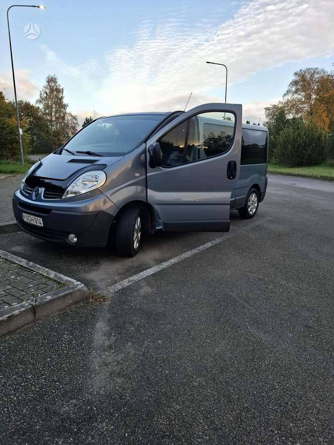 Renault Trafic, 2.0 l., passenger minibus