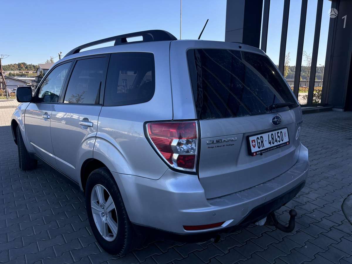 Subaru Forester, 2.0 l., off-road / crossover