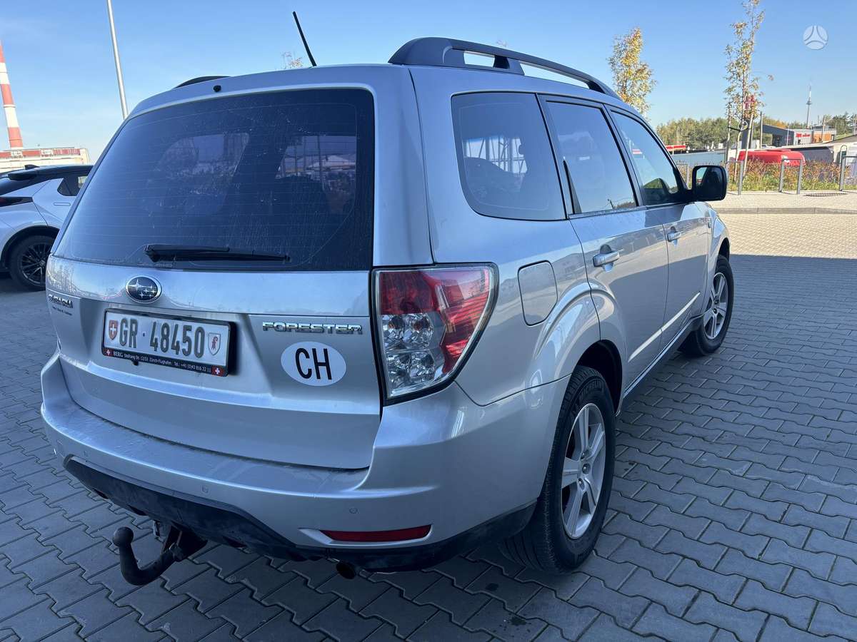 Subaru Forester, 2.0 l., off-road / crossover