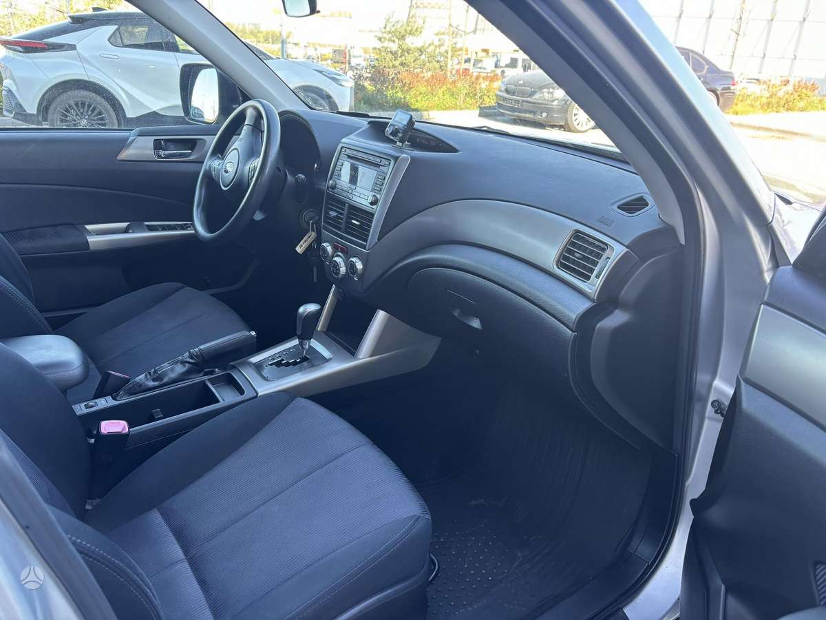 Subaru Forester, 2.0 l., off-road / crossover