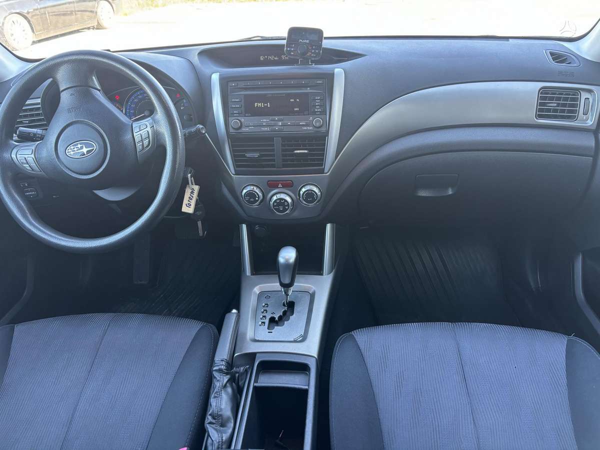 Subaru Forester, 2.0 l., off-road / crossover