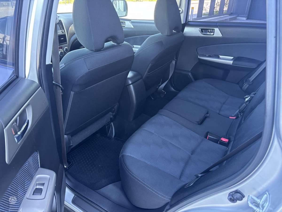 Subaru Forester, 2.0 l., off-road / crossover