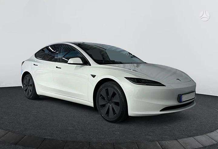 Tesla Model 3, Седан