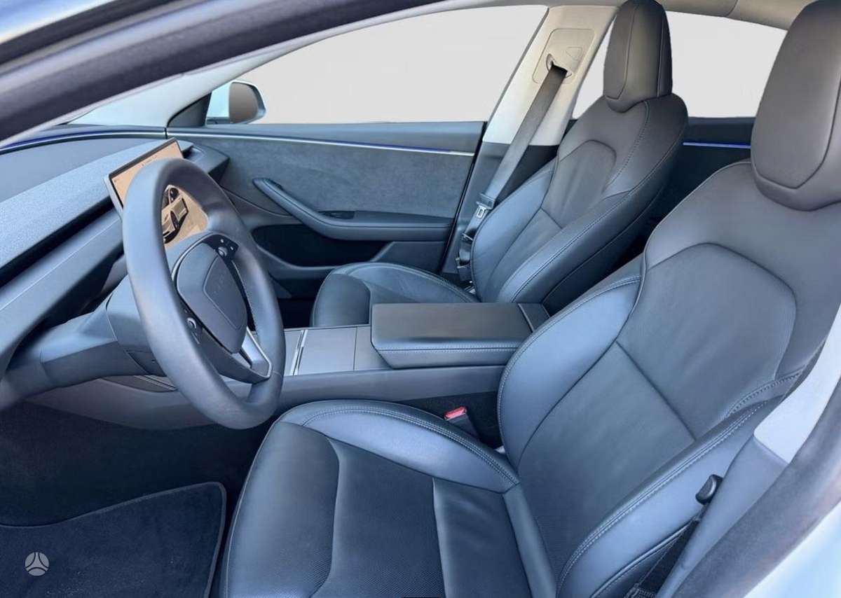 Tesla Model 3, sedanas