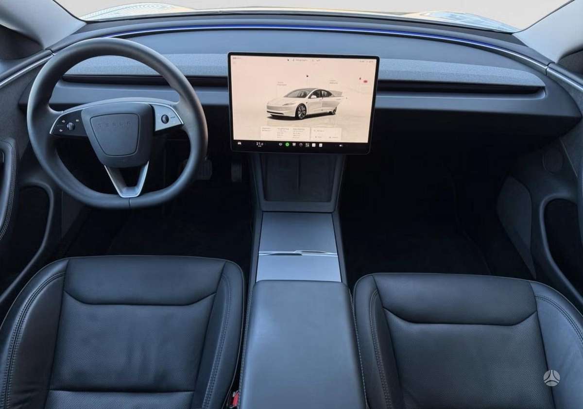 Tesla Model 3, sedanas