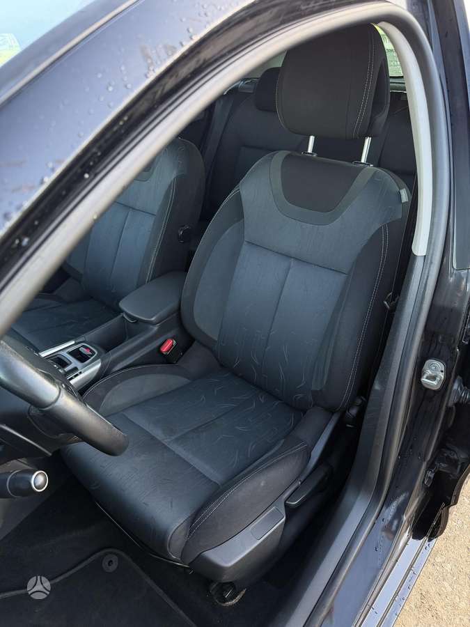 Citroen C4, 1.6 l., hatchback