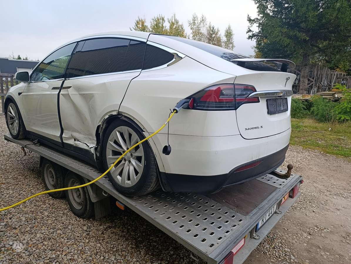 Tesla Model X, 75 кВт·ч, Внедорожник / Кроссовер